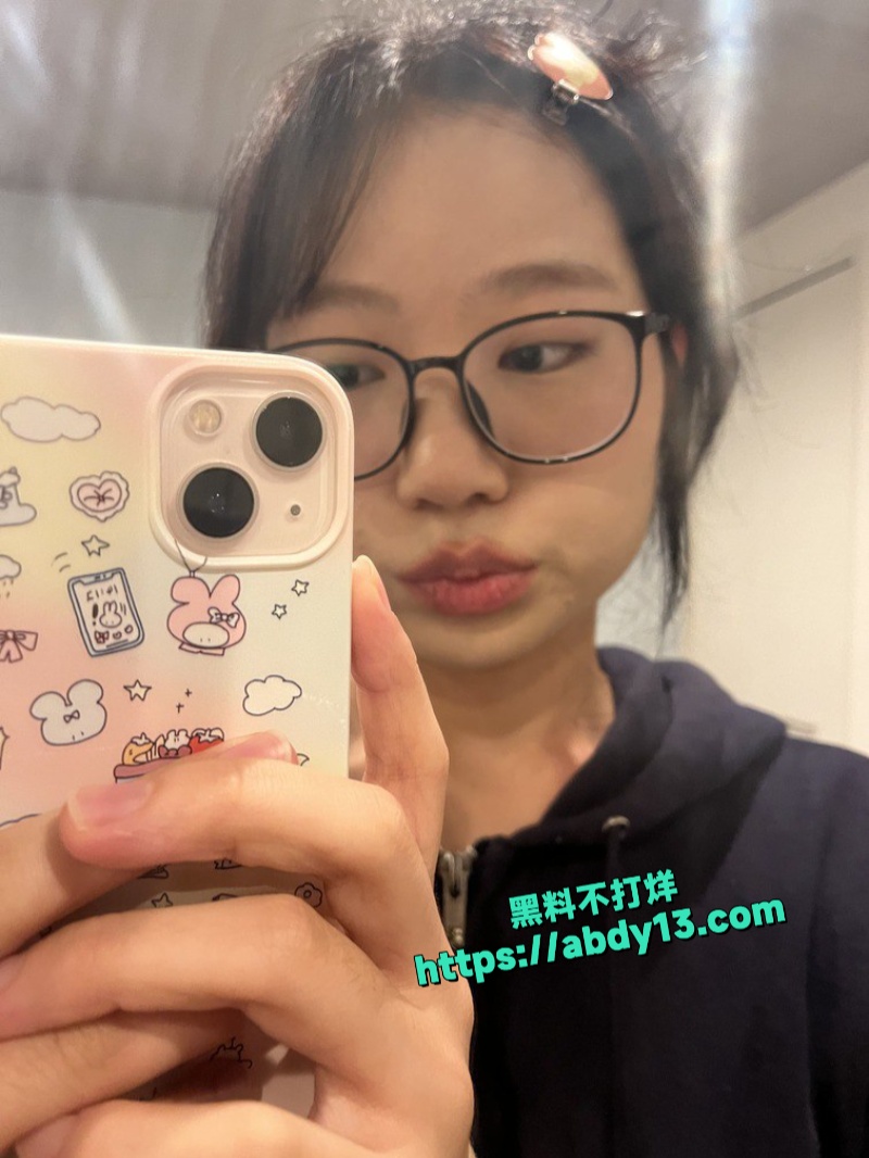 成都技校李雅诗不雅视频泄密 1