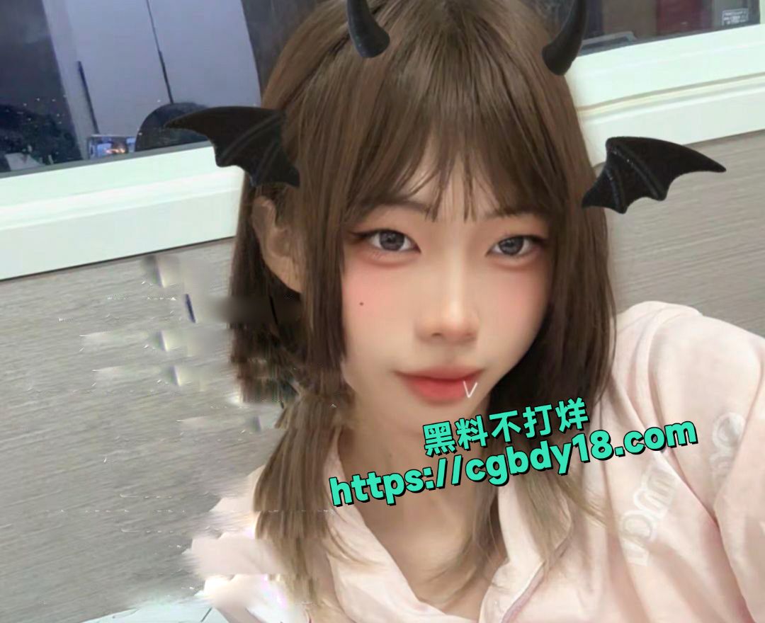北京反差骚货李薇，脚踏两条船被发现，裸聊视频流出3