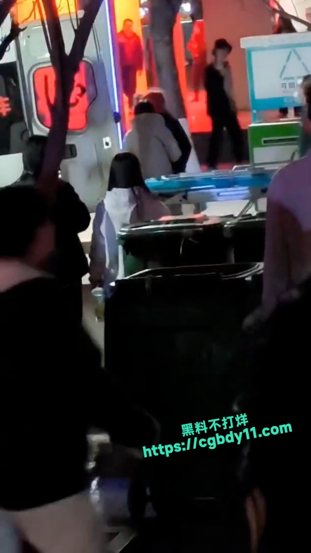山西晋中某学院大一新生厕所产子9