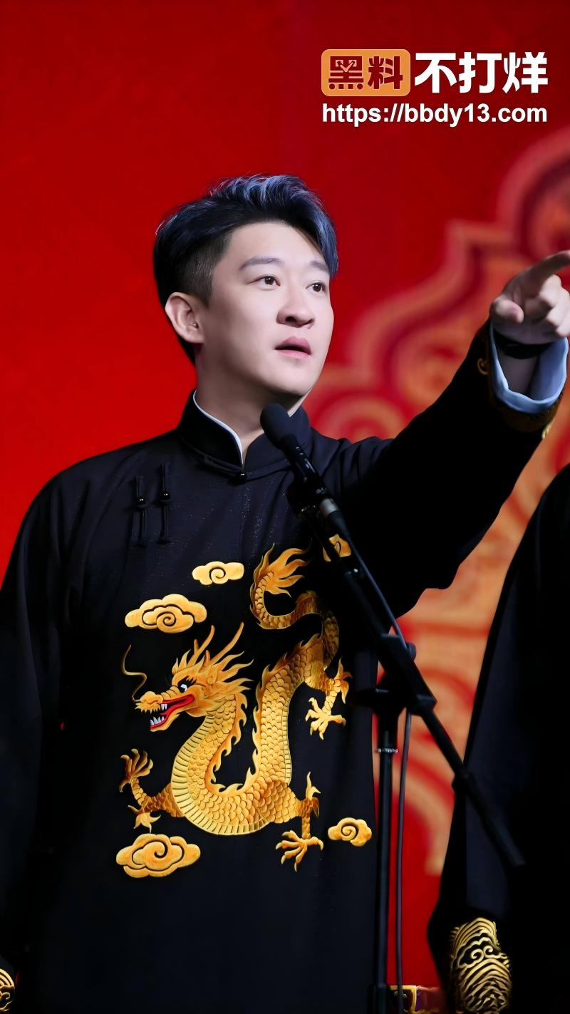 曹云金草丛边小便07