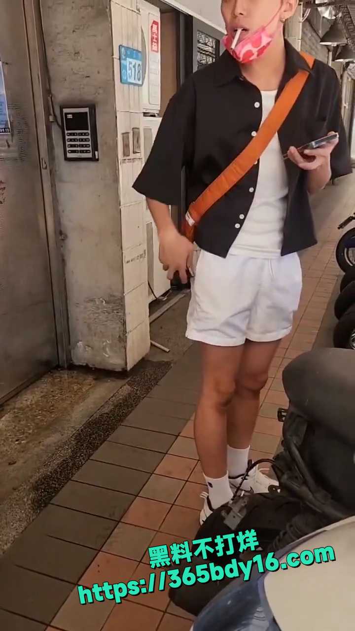 拉了屎不跑远点 1