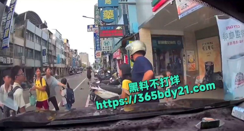 台湾苗栗疯子持刀随机砍人 6