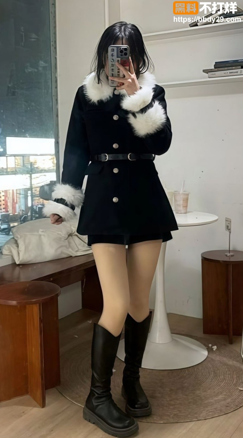 眼镜女大在家私拍巨乳自摸 10