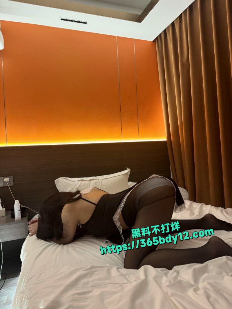 反差骚女爱穿情趣黑丝被渣男调教啪啪反差视图流出5