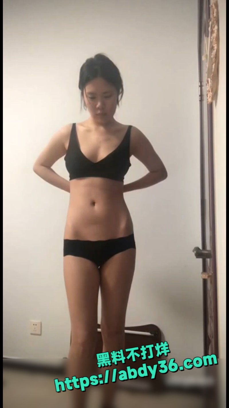 上海外国语大学女大学生 1