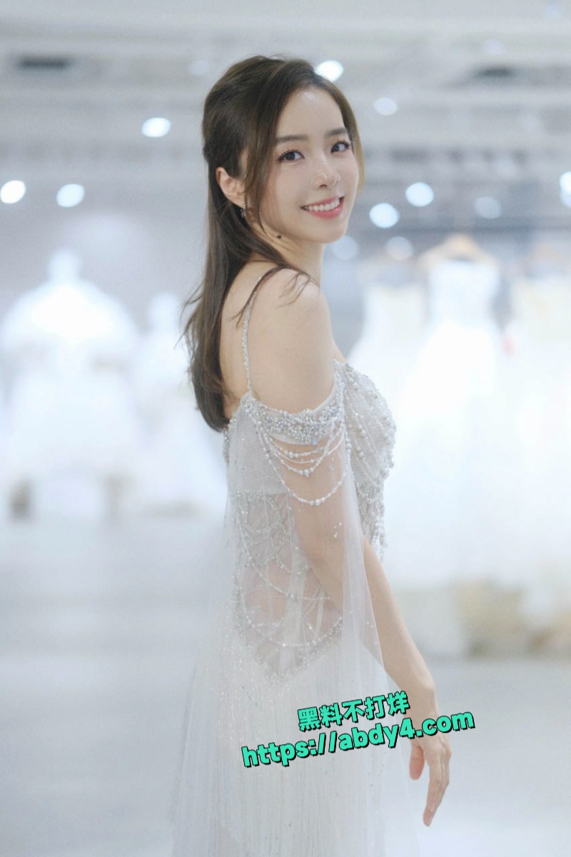 电竞极品女神余霜与管泽元低调完婚 1