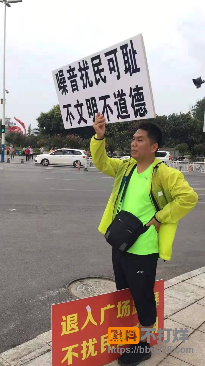 王磊和90后护士照片13