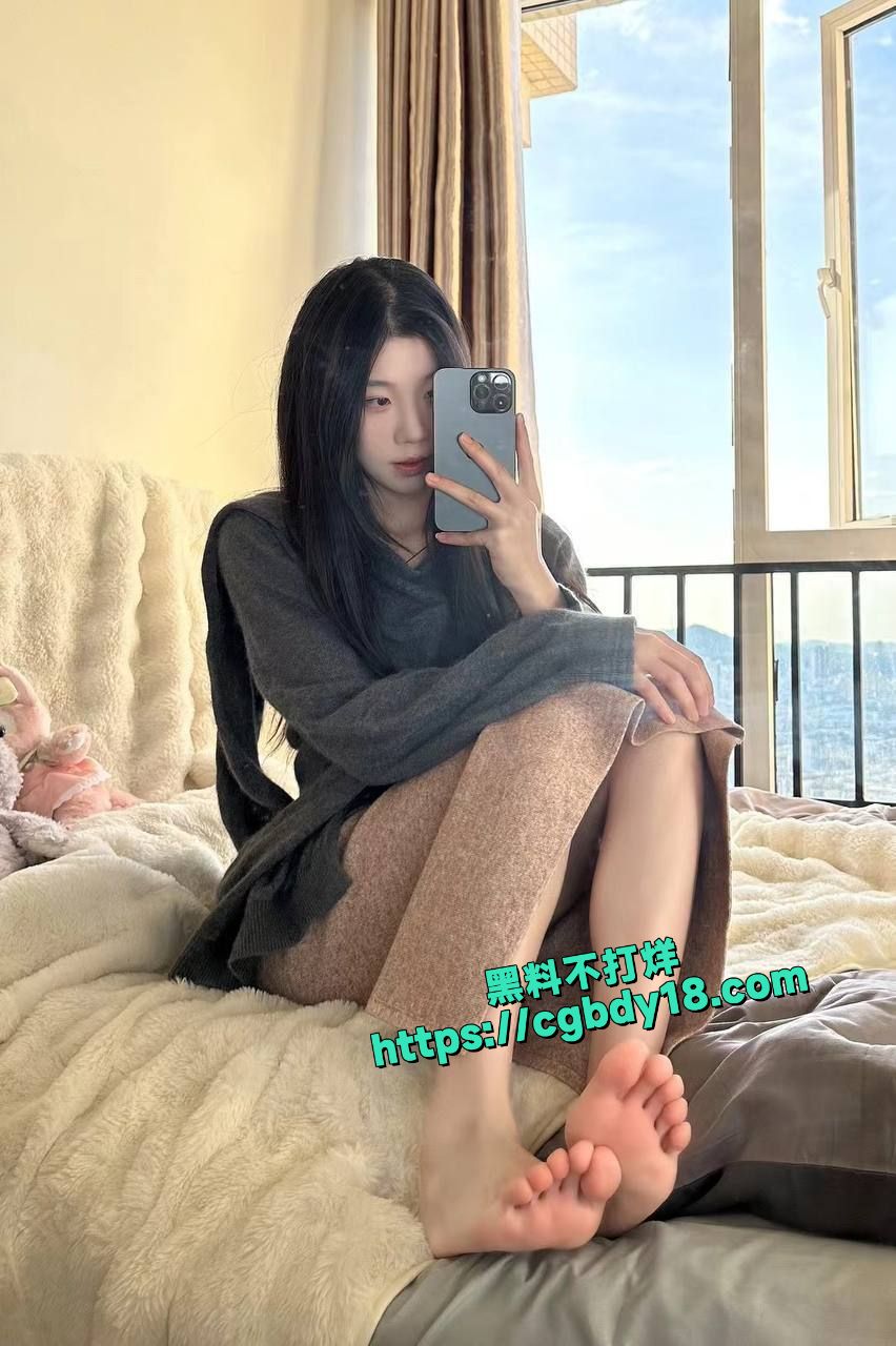 极品高颜值美腿玉足反差少女15
