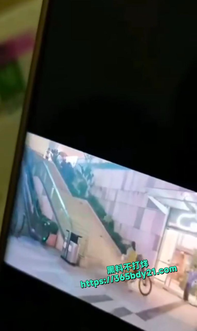 深圳初中生骑自行车速降撞到小孩 4