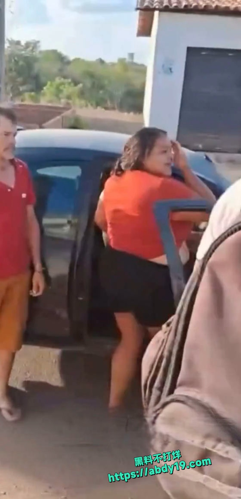 马萨诸塞州街头女子拦车捉奸 7