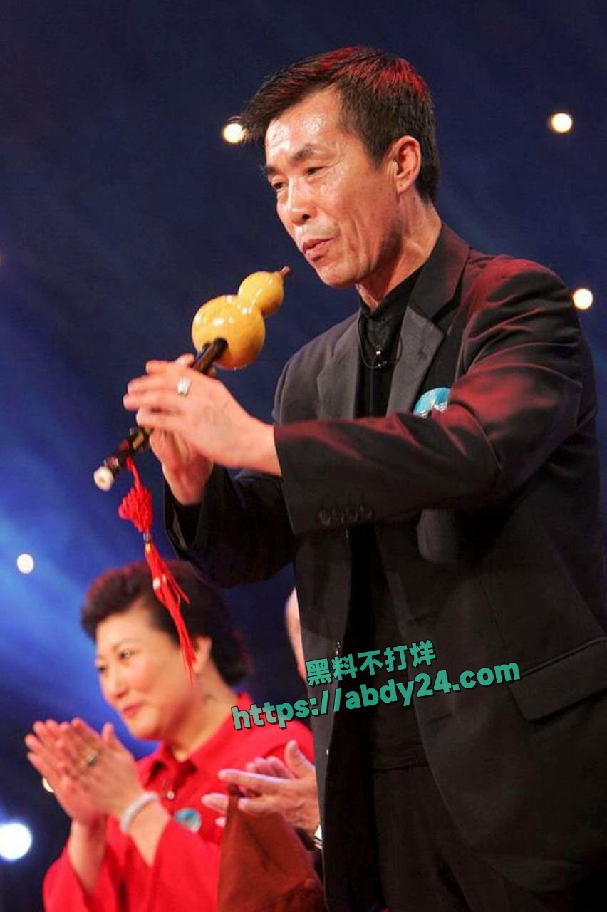 演员闫学晶哭穷事件持续发酵 30