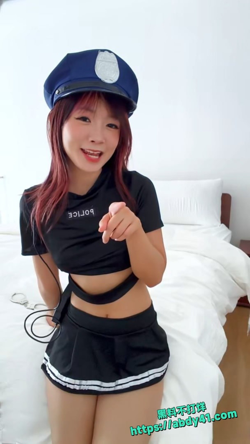 高颜值Cos警官Jayinne2