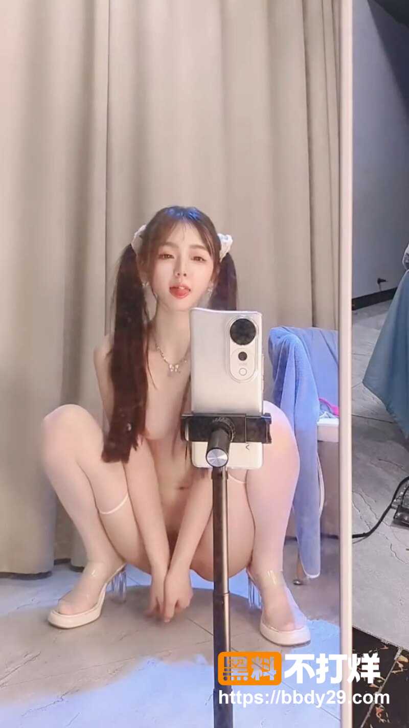 抖音网红女神小馋猫下海直播自慰喷水1