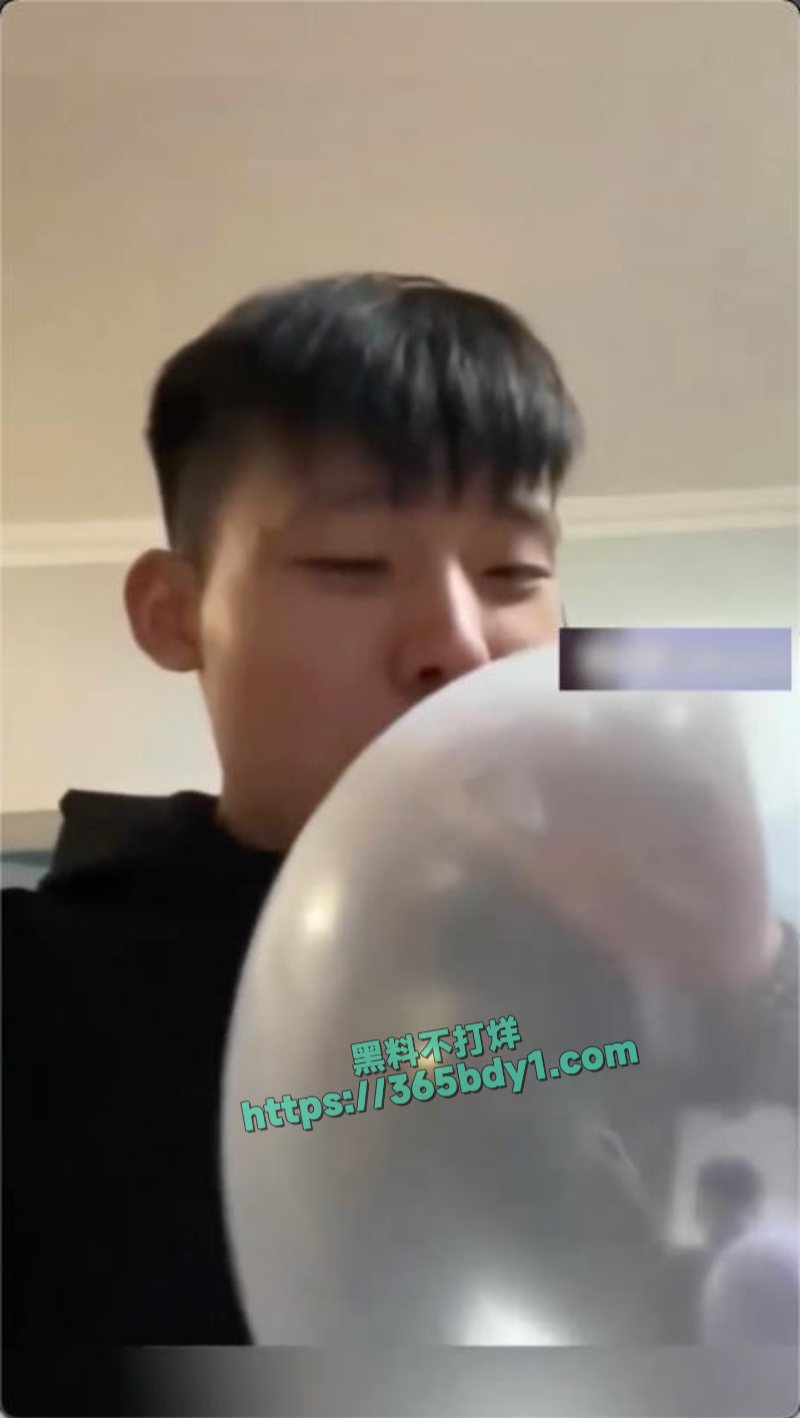 网传网红副官吸D被别人举报7