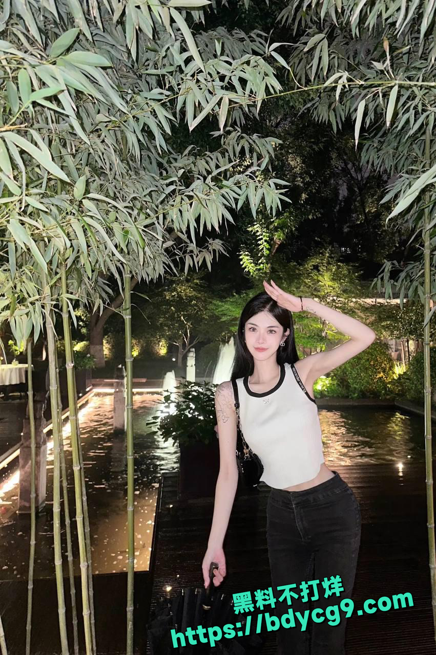 顶级名媛黄丽娜第二弹，骚逼甩龟男9