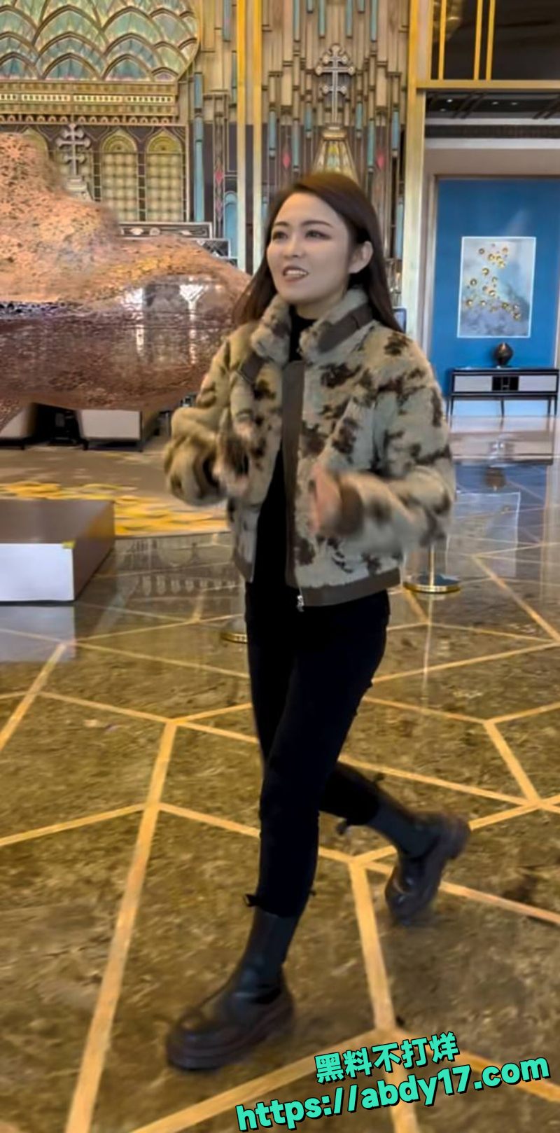女主播陪大哥开房被抓22