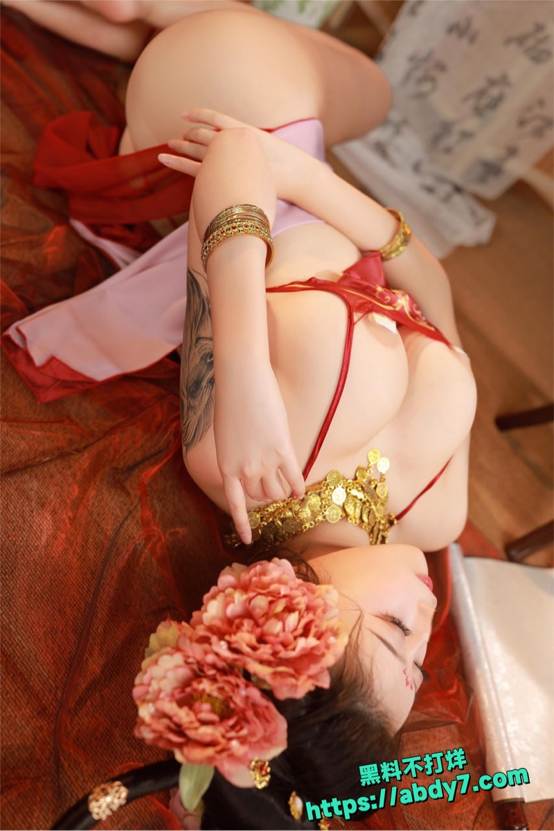 奈汐酱汉服巨乳展示3