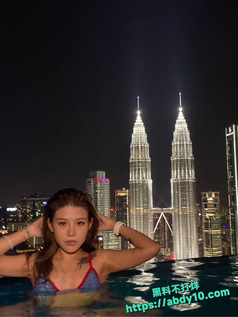 许南枝下海卖淫陪金主出国旅游 8