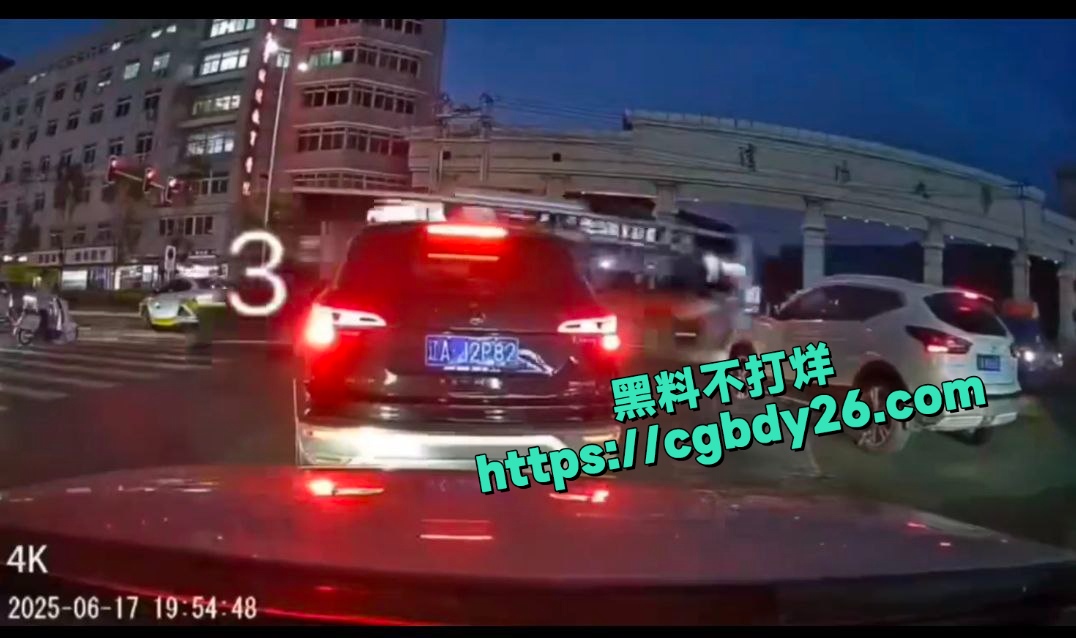 沈阳大学门口公交车撞人2死16伤9