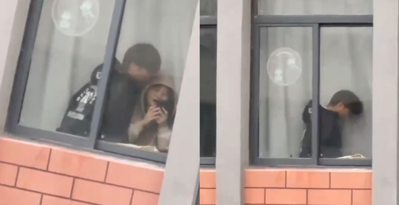 现在的小情侣这么饥渴的吗 直接在教室躲窗帘做爱 连开房费都省了