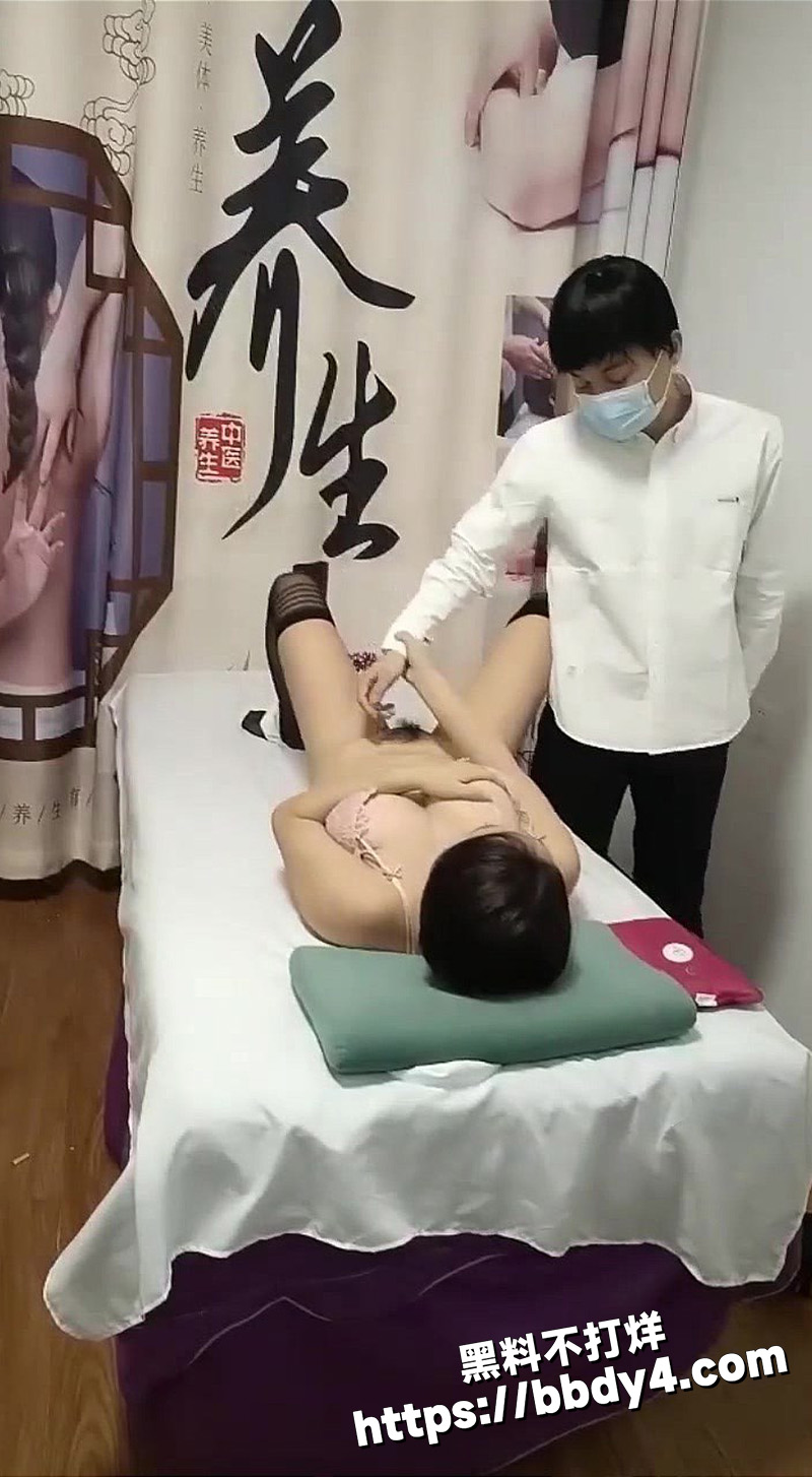 黑丝女领导狂野骑乘.jpg6