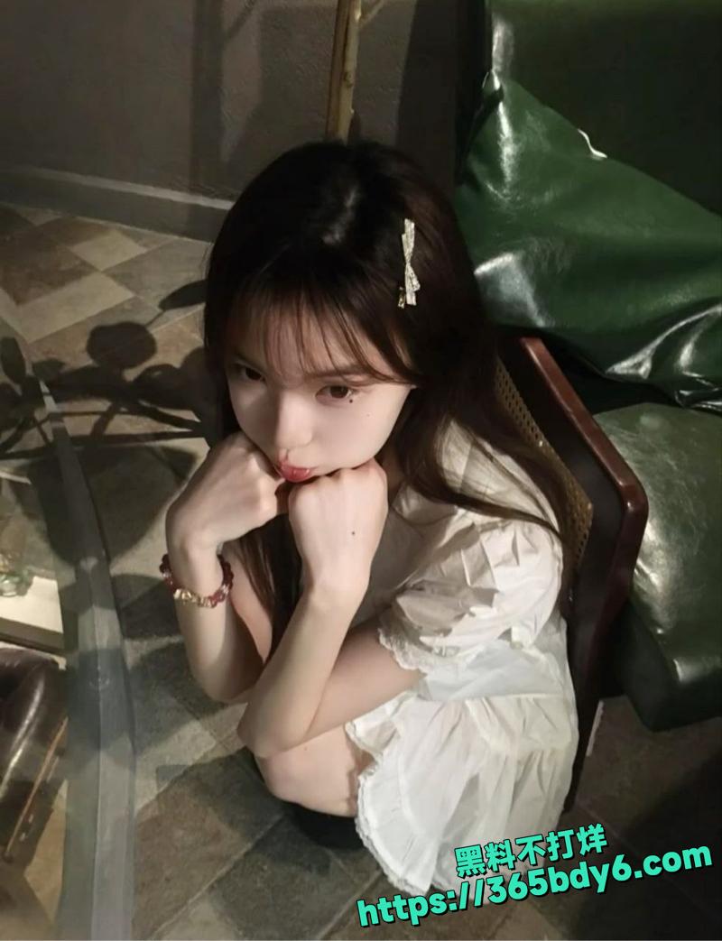 绝色美女性奴母猪痴迷吮吸屁眼5