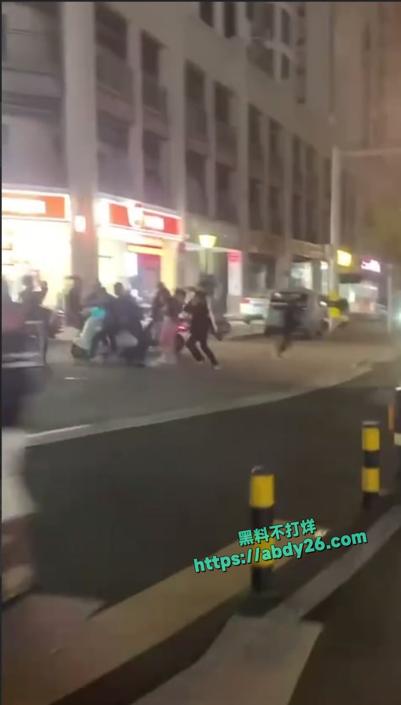海南海口精神小伙打群架3