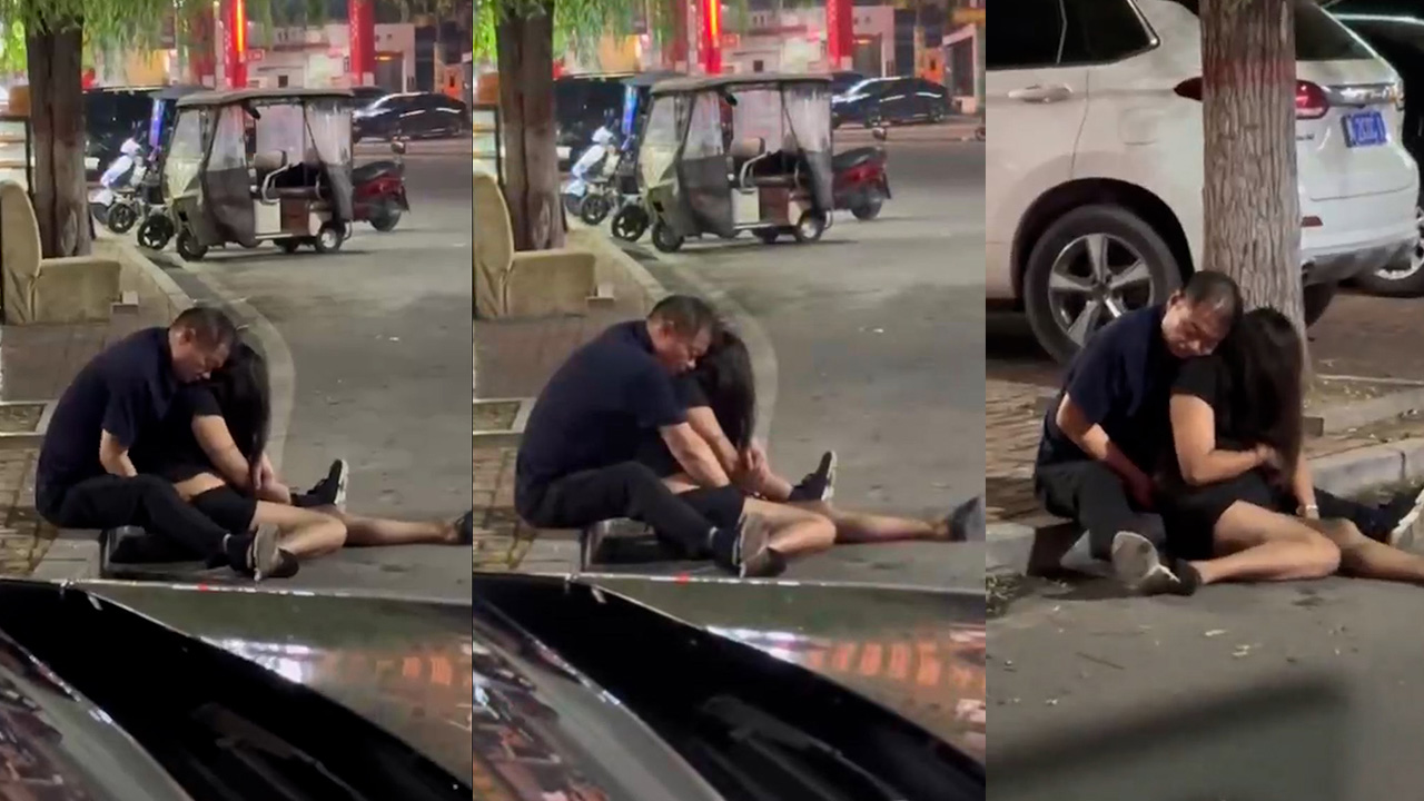 老头当街捡尸 抱又抱不动 只能搂着奶子摸比自己打飞机了