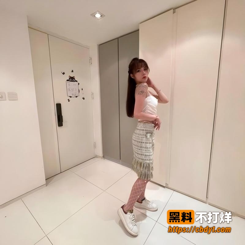 原创投稿骚逼母狗黄丽娜5