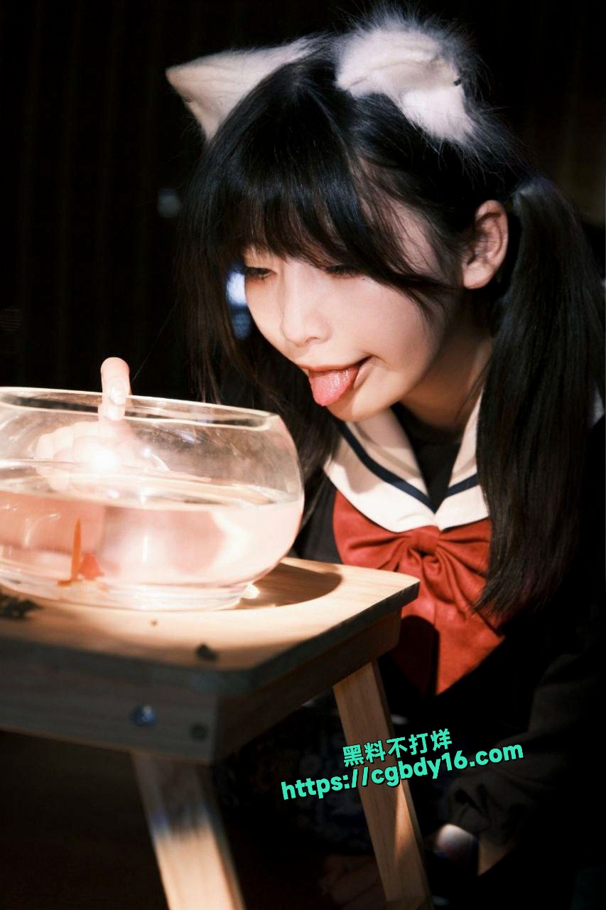 童颜巨乳女大学生星野柒兔的私拍福利18