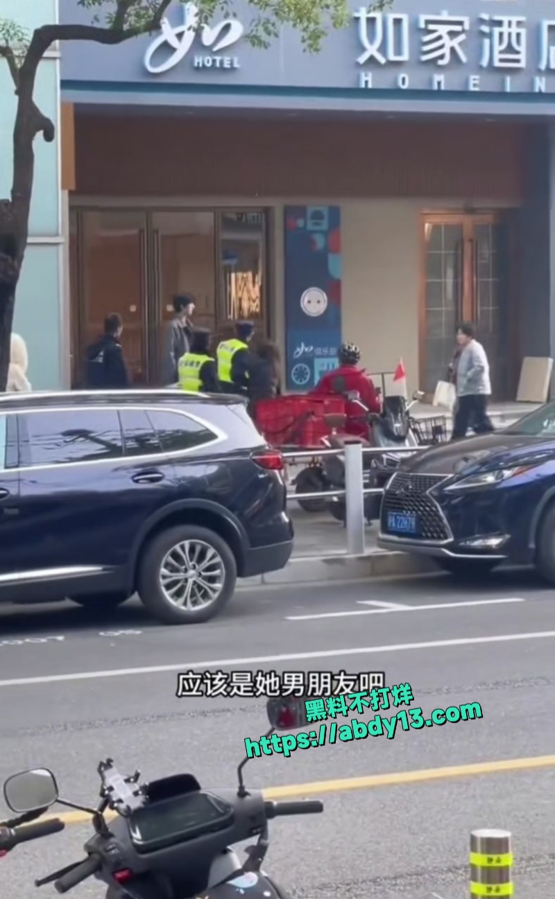 女友背着男友下海卖淫 4