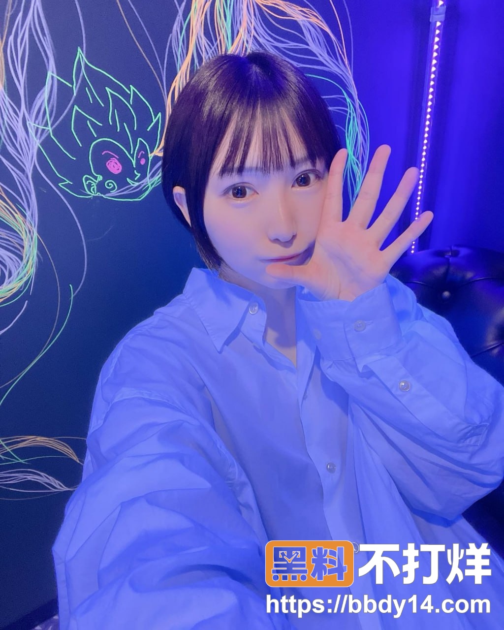 女性裸体香槟塔5