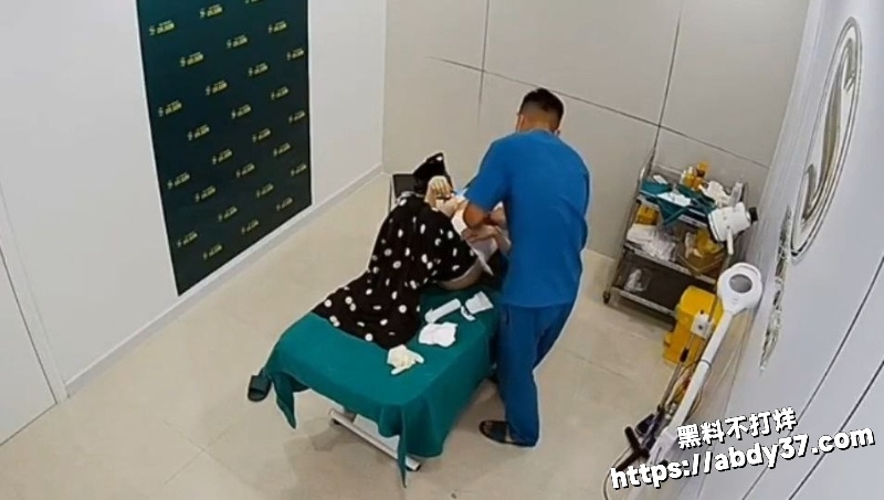 美容院监控偷拍2