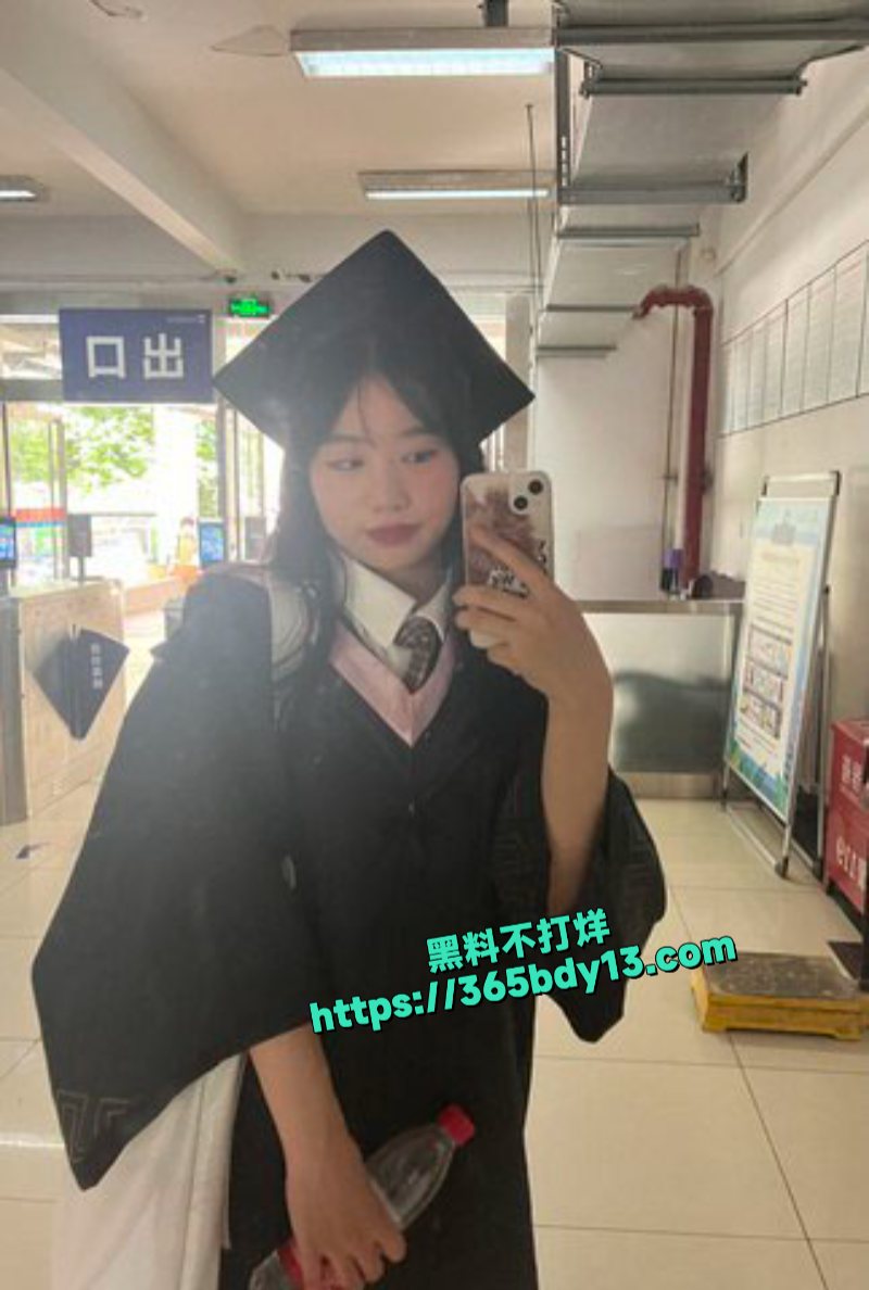 反差眼镜妹momocats平时学霸背后却是只骚母狗给金主老头操11