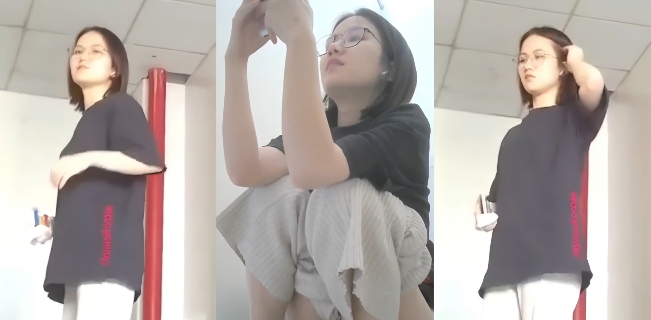 艺术学院女厕隔间 大神潜入偷拍 短发萌妹上厕所 脸穴同框被全程记录