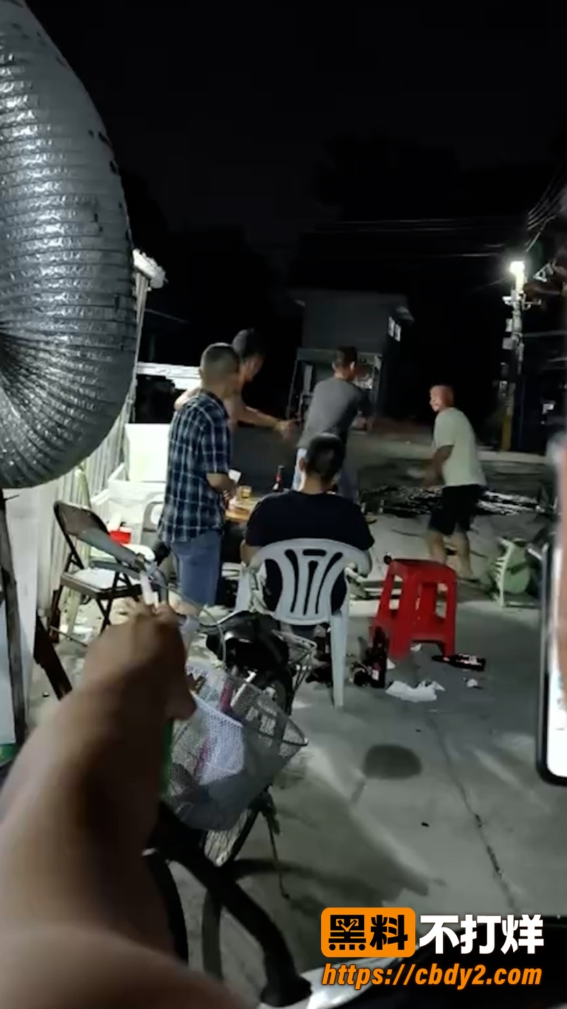 半夜烧烤摊前 7