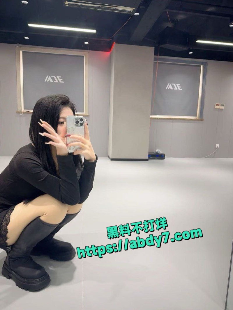 上海街舞老师娜娜被绿帽老公拱手送人 2