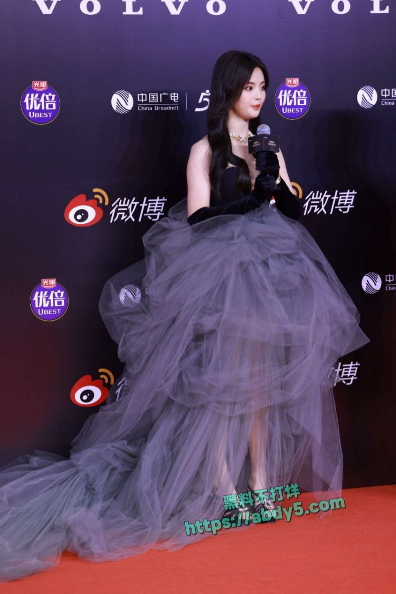 疑似杨超越早年被大佬下药强奸内射视频是某论坛恶意捏造 9