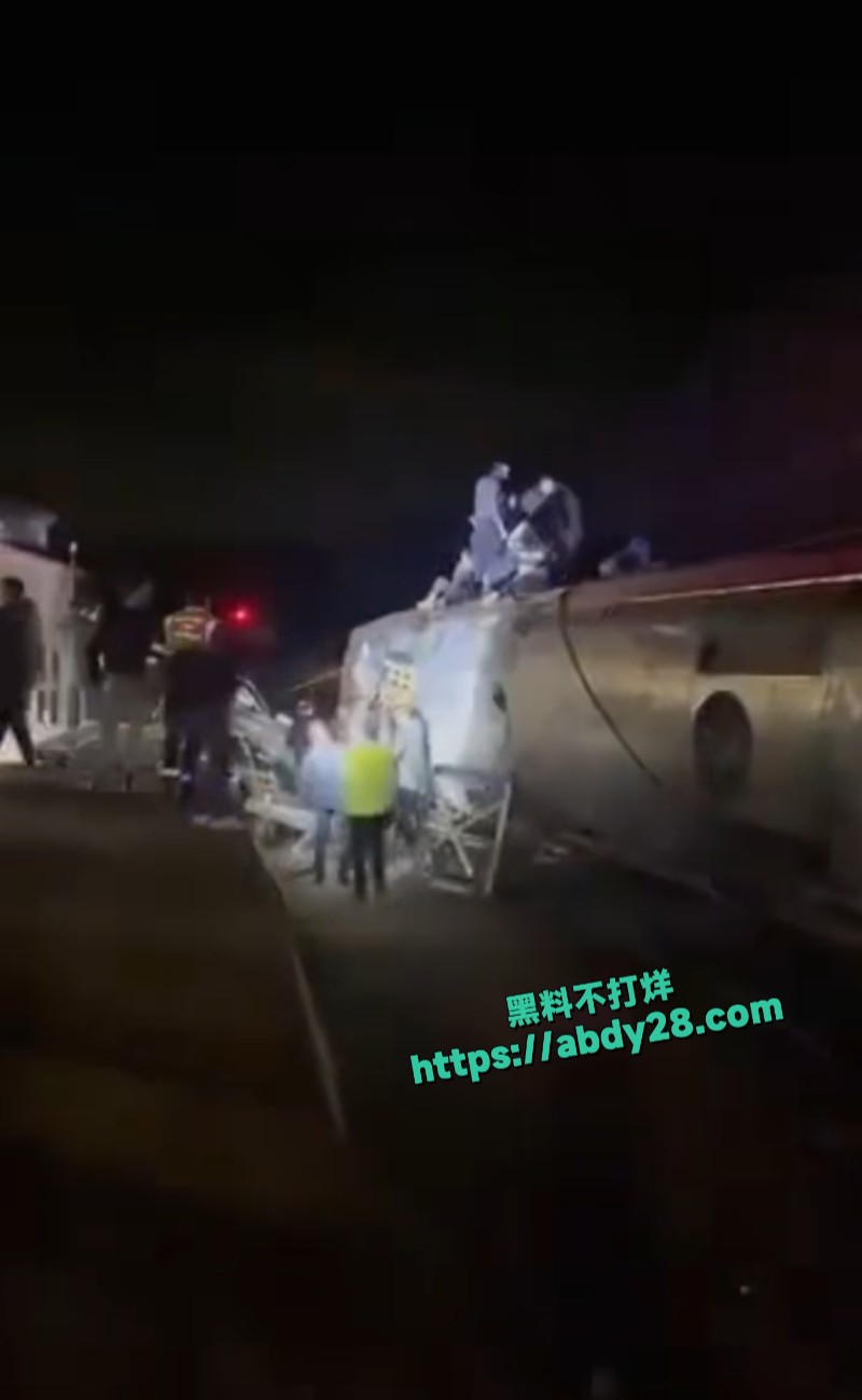 西班牙高铁脱轨相撞事故4