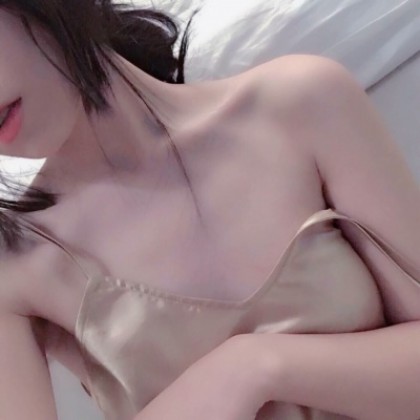 【原创首发】强⼲了喝醉的亲姐，姐姐抓我头发拿⾼跟鞋砸我，被我⼲完后趴在了床前  4P