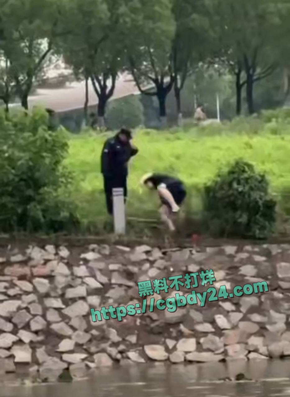 南京航空航天大学金城学院小仙男钓鱼被保安制止故意落水碰瓷保安3