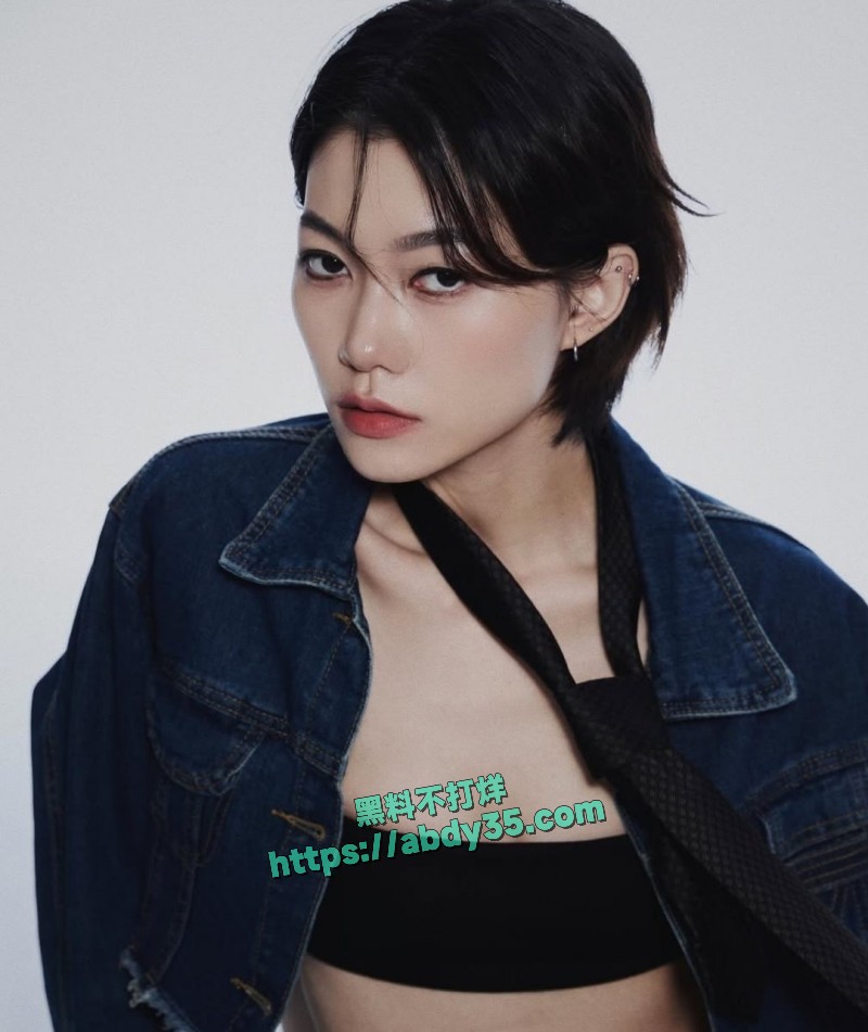 高颜值短发巨乳模特儿14