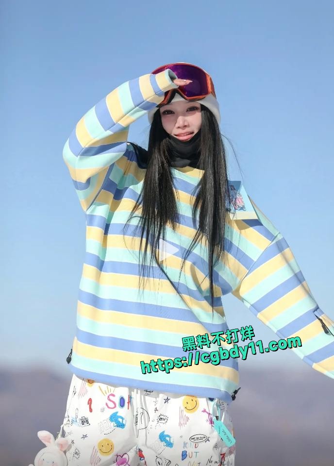 还在骑自行车？ 美女都去滑雪 了12.jpg