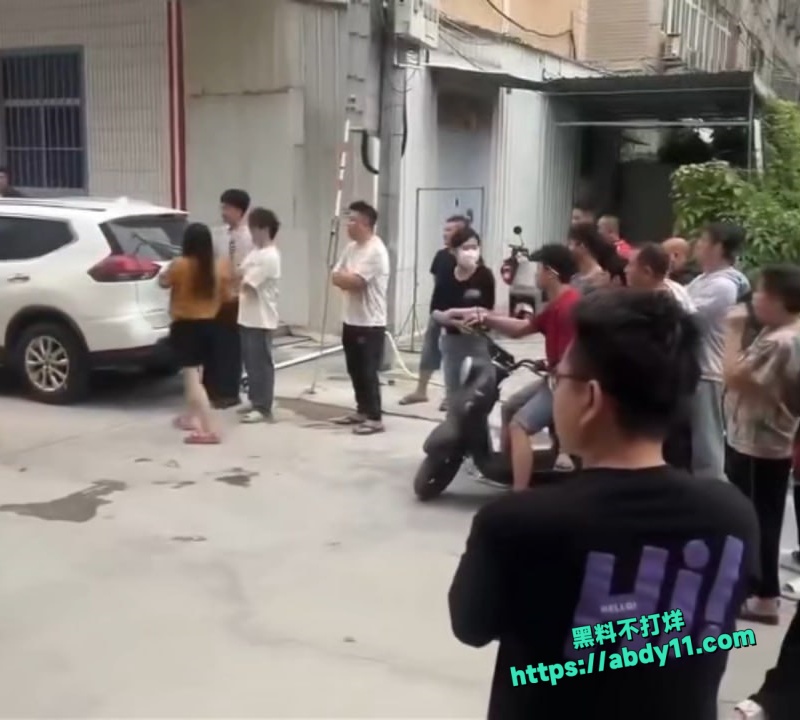 广东一女子结婚之后去做鸡2