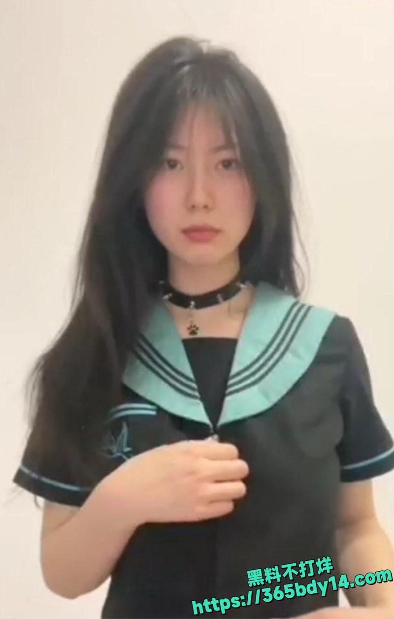 身材微胖极品反差学生妹1