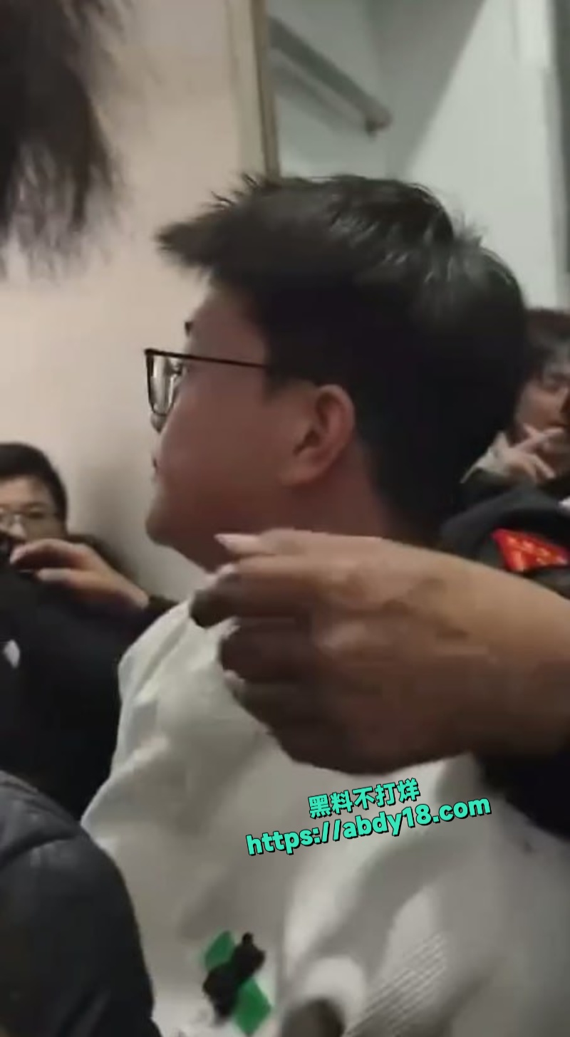 山东外事职业大学偷外卖 1