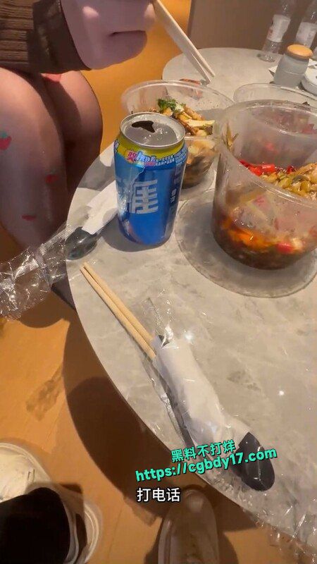反差绿帽灌醉老婆 勾引好兄弟实录31