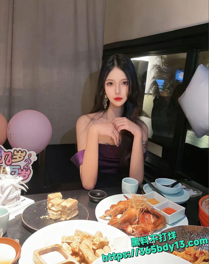 广西桂林00后骚妻刘娜约炮惊爆3P视频流出12.