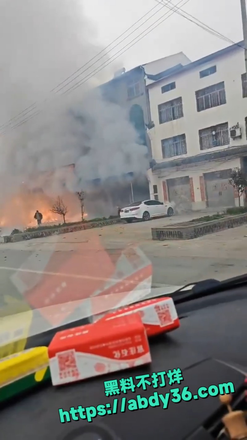 烟花爆竹门店起火爆炸 7