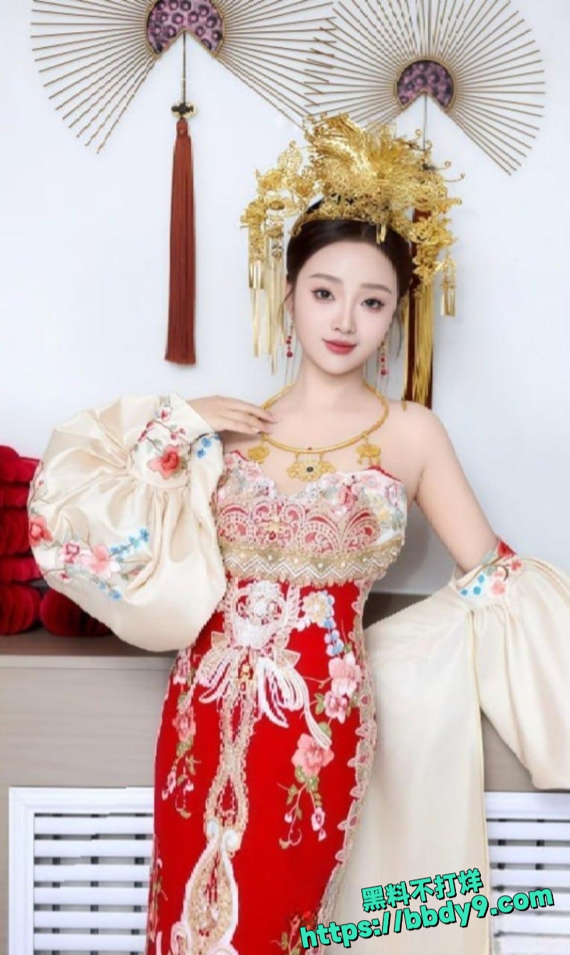 天津新娘婚前穿大红婚纱跟野男人狂干一夜1